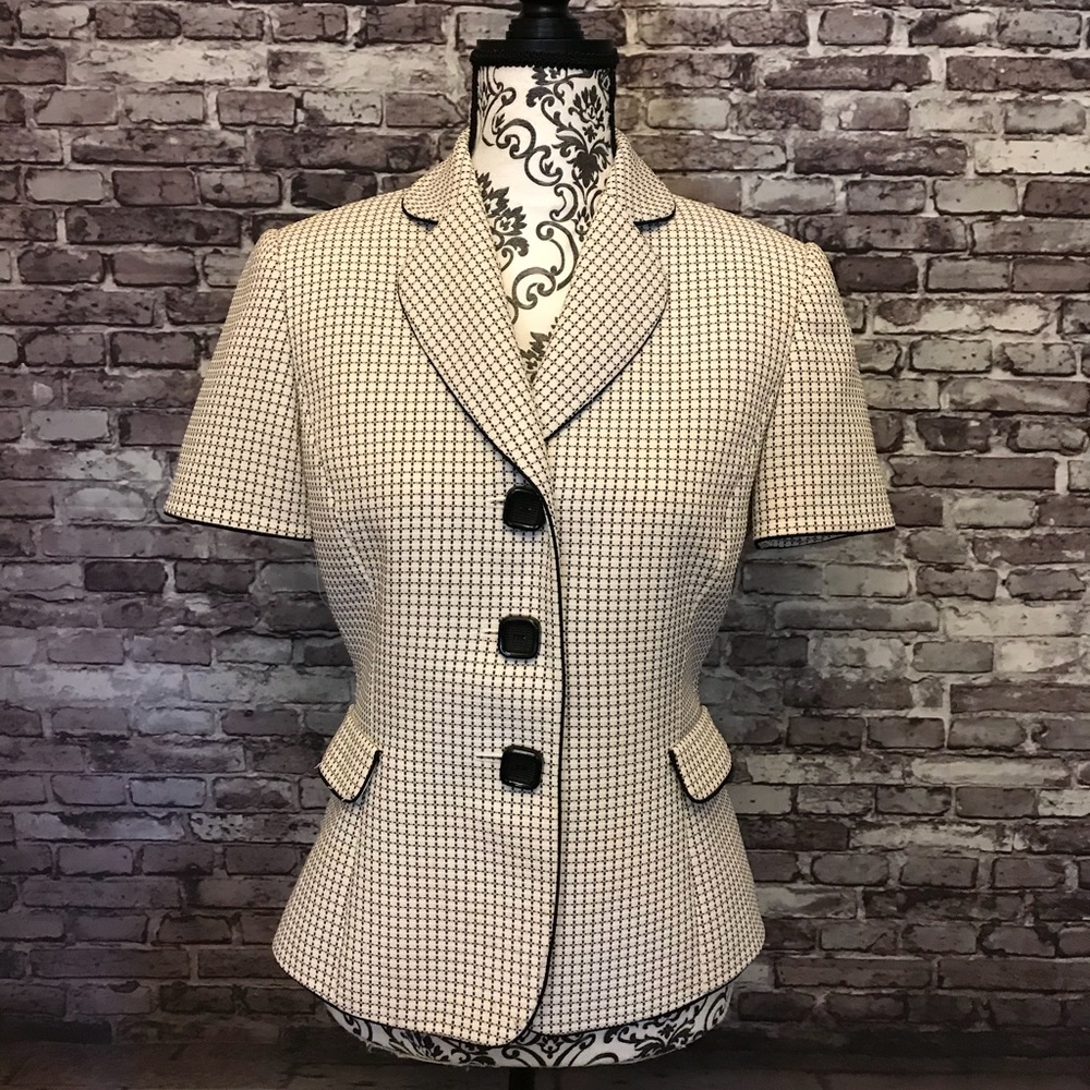 Women’s size 6 suit jacket.